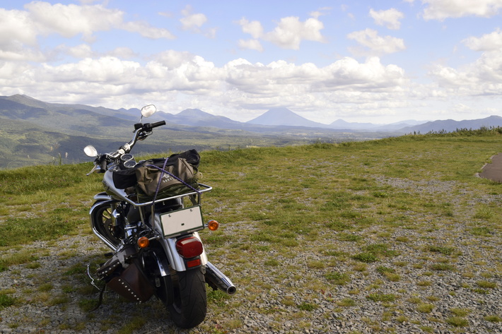 バイクに荷物を積載する際のマストアイテム